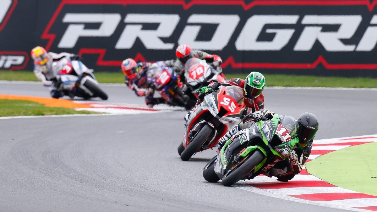 STK 1000 Magny Cours, Guarnoni vince il duello francese