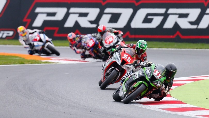 STK 1000 Magny Cours, Guarnoni vince il duello francese