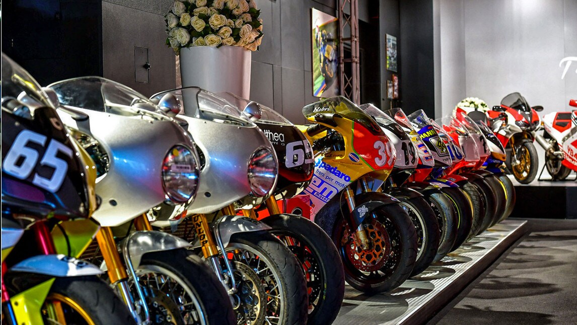Moto dei Miti: Bevilacqua "apre" la collezione con Checa e Lucchinelli