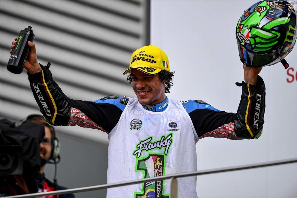 Morbidelli festeggia con gli amici a Tavullia