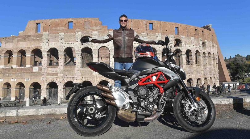 Michel Fabrizio nella 'sua' Roma in sella alla MV Agusta - FOTO