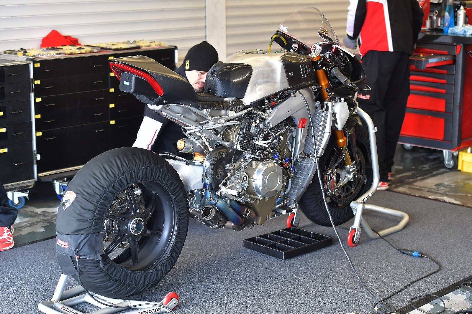 SBK, test Jerez: Zanetti gira con la Ducati Panigale V4