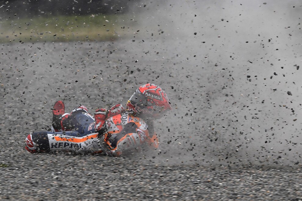 Marquez cade a Sepang: ‘Ho aspettato troppo a cambiare le gomme’