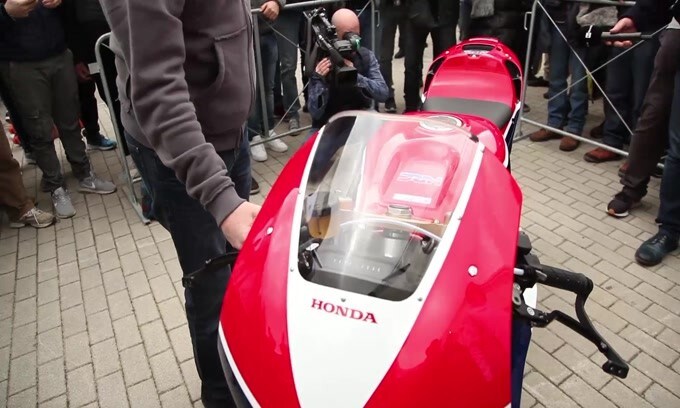 Motodays 2018: "Fast" Freddie Spencer accende la Honda RC213V