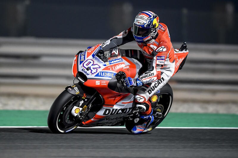 MotoGP Qatar, gara: Dovi infila Marquez, Rossi c’è