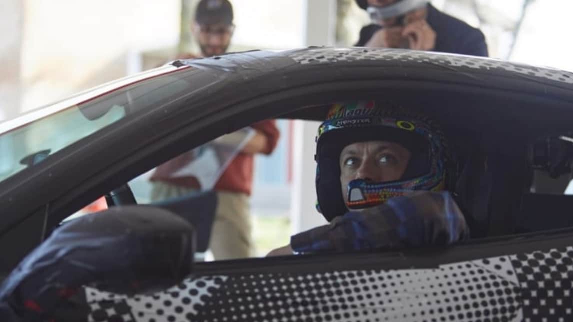 Rossi prova la Ferrari 488 Pista