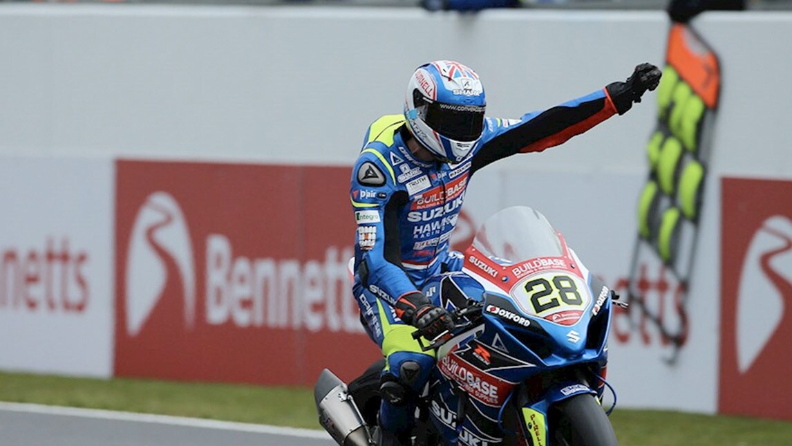 BSB: Bradley Ray sorprende e trionfa a Donington Park