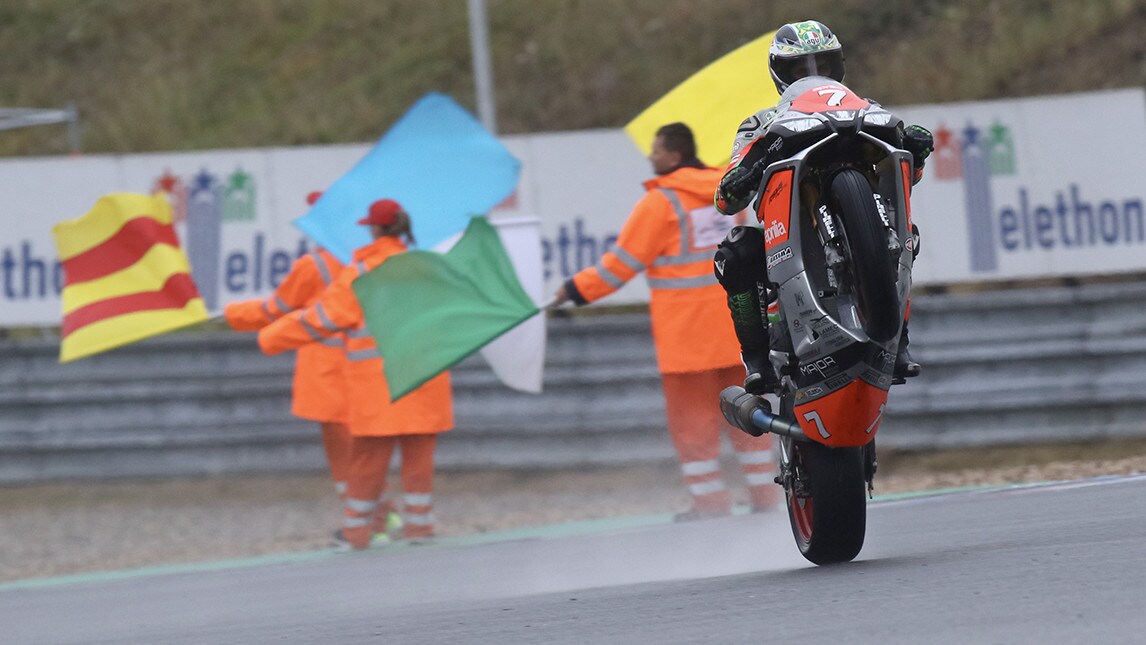 Superstock 1000 Brno: Scheib domina sul bagnato