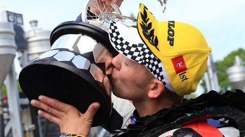 Doppietta Dunlop al Tourist Trophy