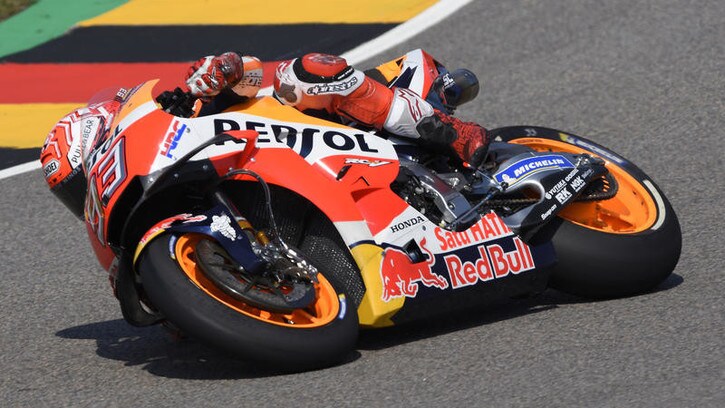 MotoGP Germania, qualifiche: Marquez beffa Petrucci