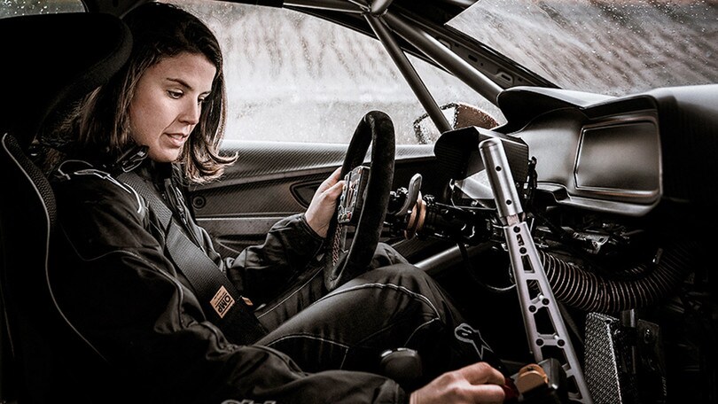 Laia Sanz si dà alle 4 ruote