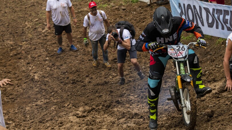 Red Bull Epic Rise, motorini truccati si danno battaglia