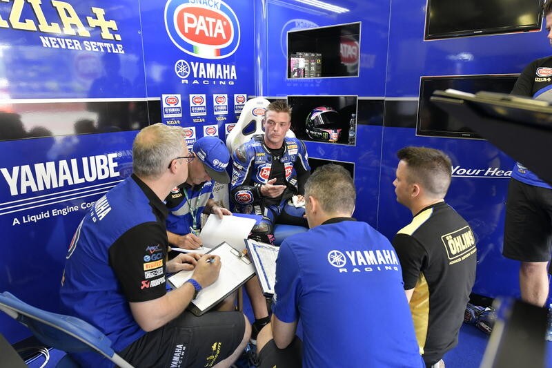 Yamaha “pesca” in SBK per i problemi di elettronica