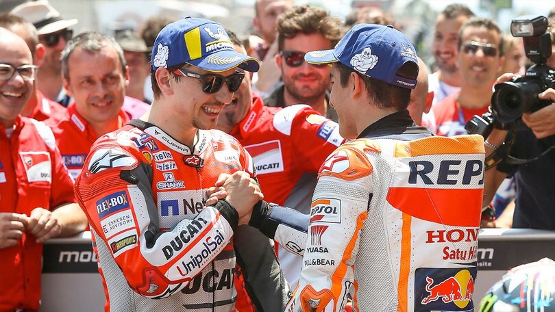 Motogp, qualifiche Aragona: doppietta Ducati con Lorenzo e Dovizioso. Rossi 18°