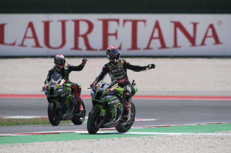 SBK Francia, day1: Kawasaki schiacciasassi