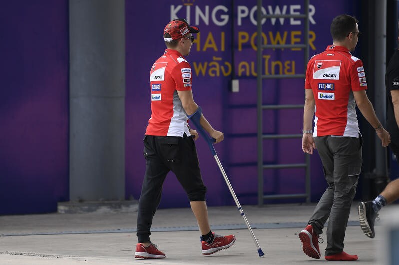 MotoGP Thailandia, Lorenzo abbandona