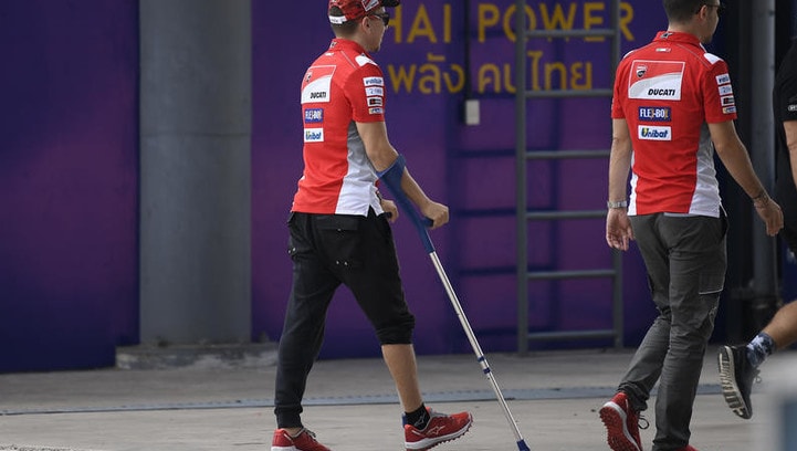 MotoGP Thailandia, Lorenzo abbandona