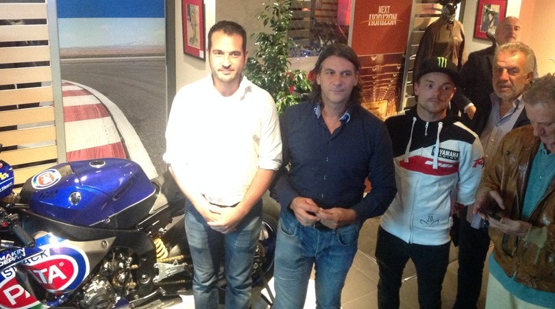 Alex Lowes inaugura MotoArt: FOTO