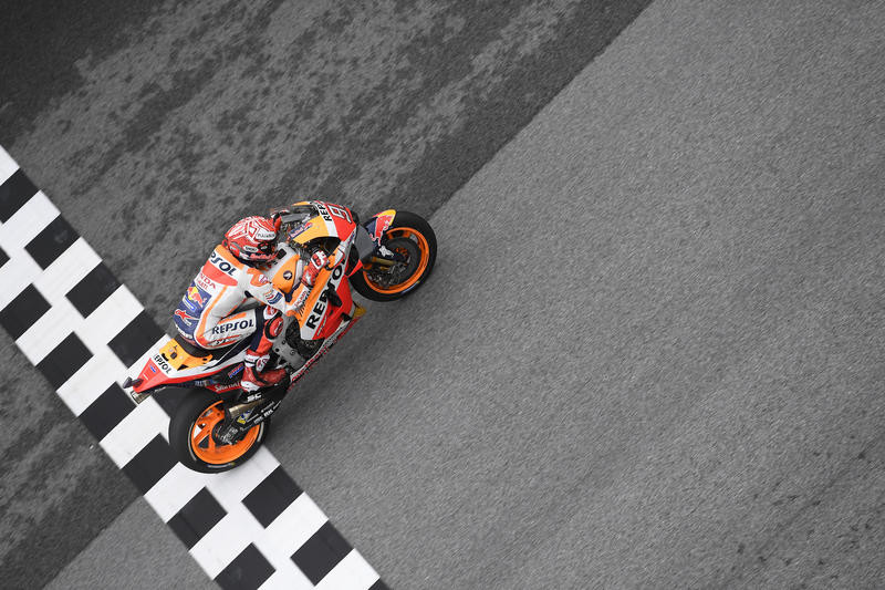 MotoGP Malesia, gara: vince Marquez, sfortuna Rossi