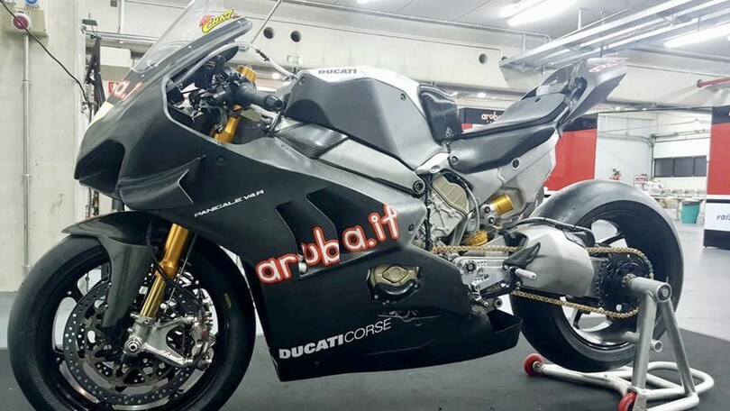 SBK: la Panigale V4 R debutta con Davies