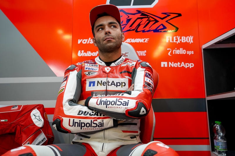 Test Valencia: Petrucci debutta con i colori ufficiali della Ducati - FOTO