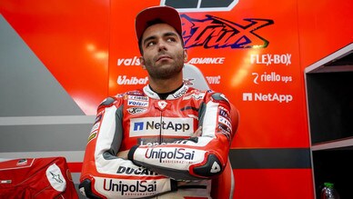 Test Valencia: Petrucci debutta con i colori ufficiali della Ducati - FOTO