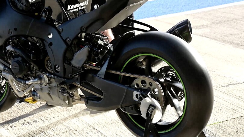 SBK: Kawasaki, gira la ruota! - VIDEO
