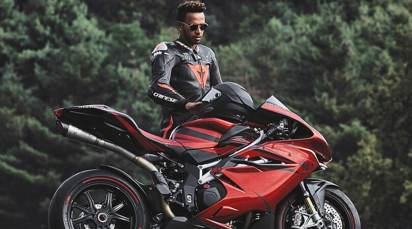 Hamilton e le moto, è gara di inviti e autoinviti