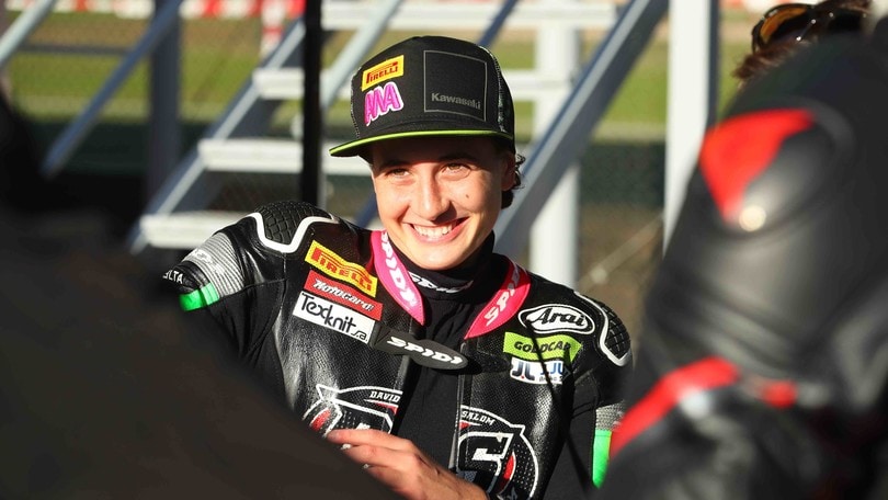 Ana Carrasco in sella alla Kawasaki Ninja 125 - le FOTO