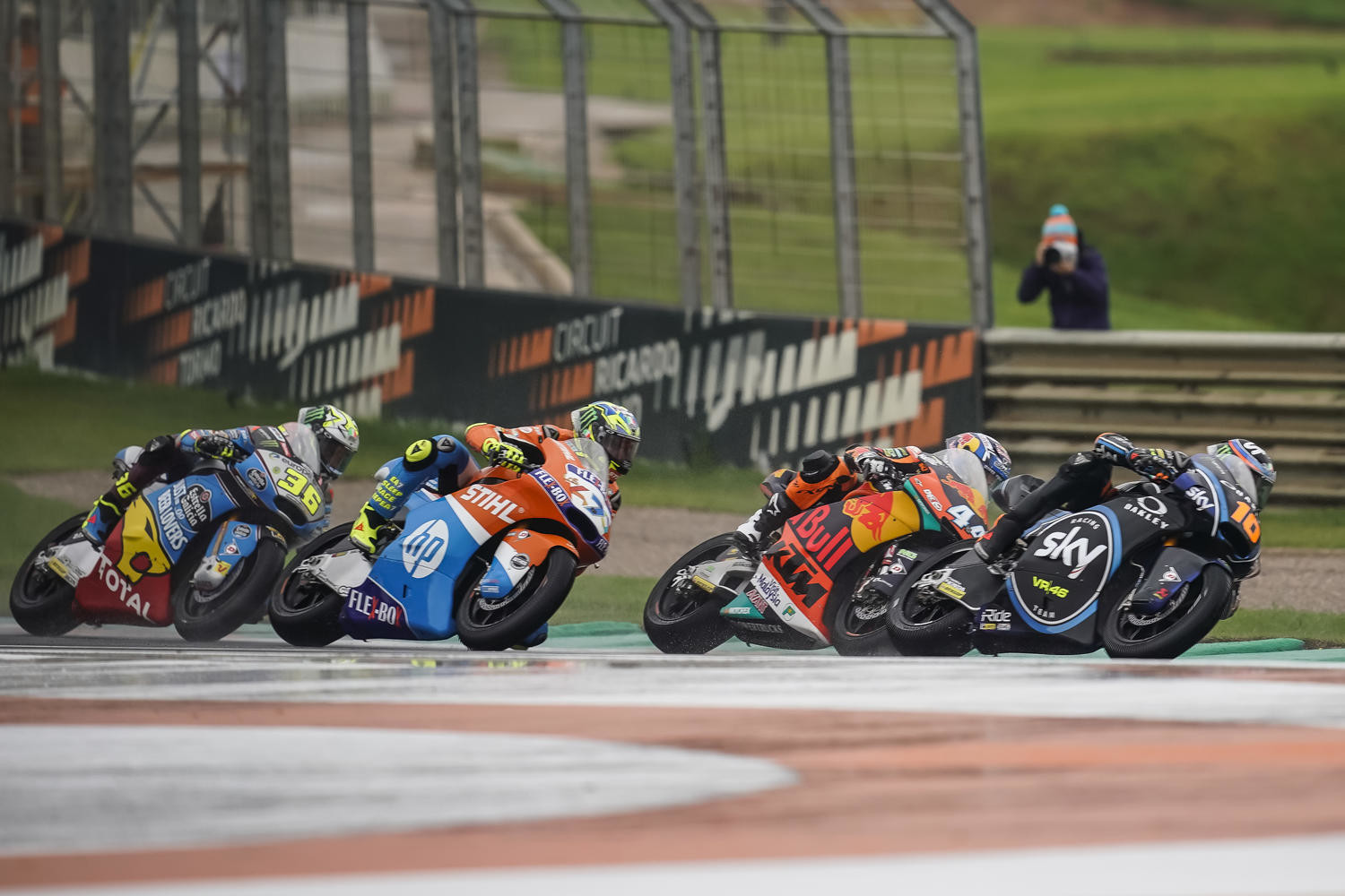 Moto3 e Moto2 scaldano i motori con i test di Jerez