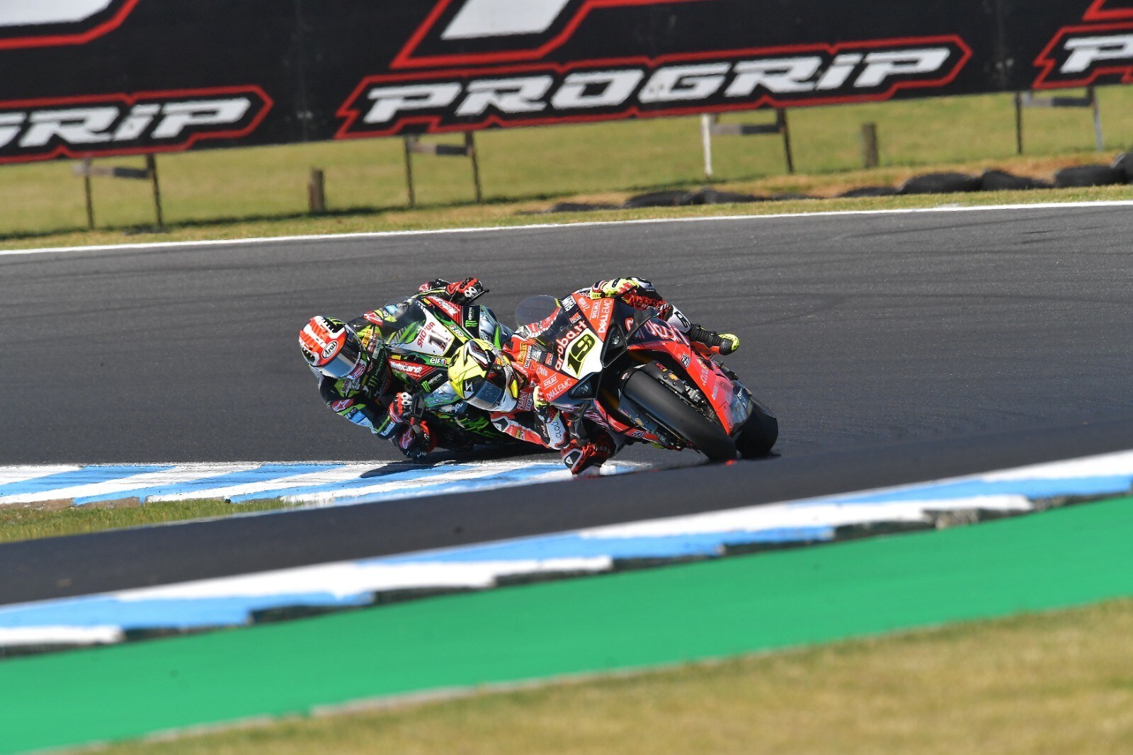 SBK Australia, Superpole race: Bautista vince il duello con Rea