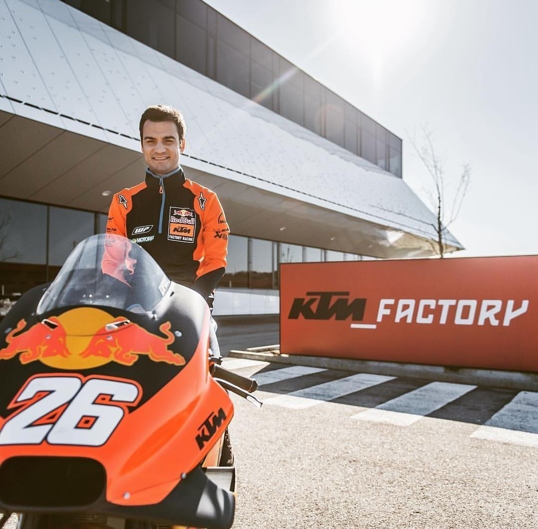 Pedrosa in visita a KTM, per la prima volta con i colori del team