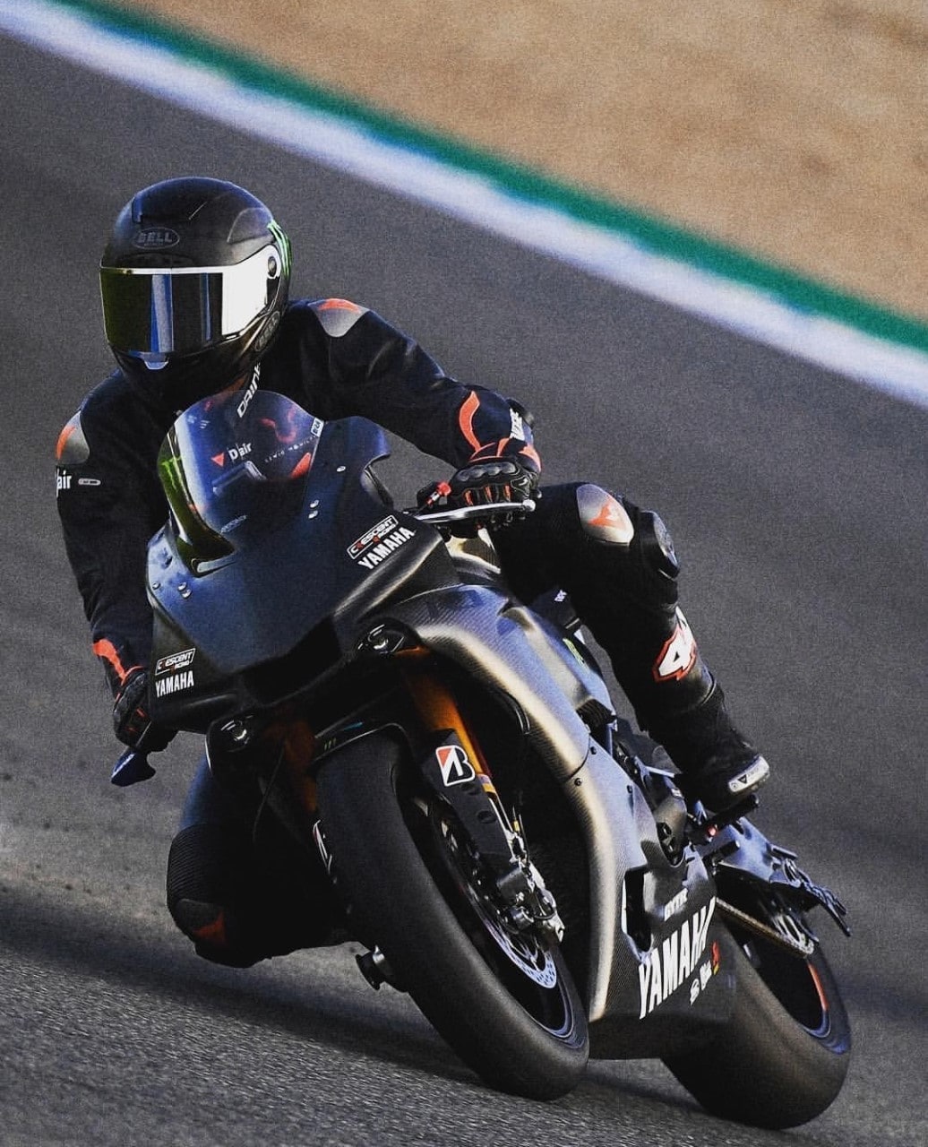 Lewis Hamilton in Qatar ospite del team Petronas Yamaha SRT