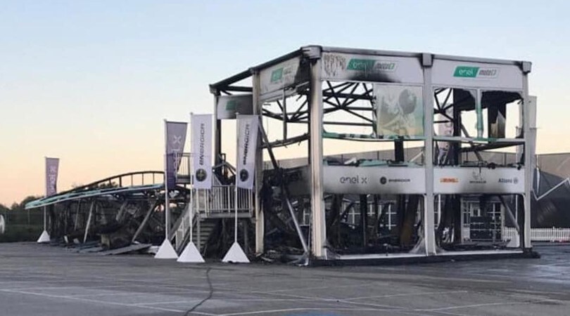 Maxi incendio nel paddock di Jerez: incenerite tutte le MotoE, il campionato ora è a rischio