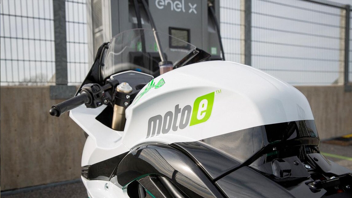 Incendio MotoE: forse un cortocircuito