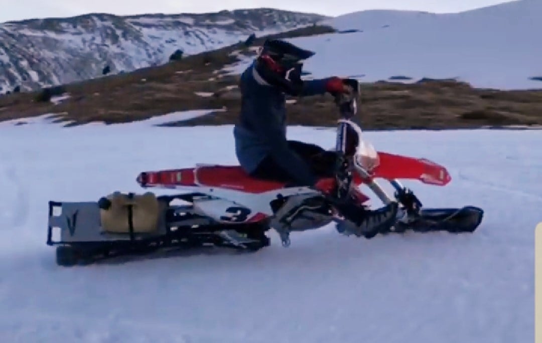 Sulle piste da sci con la moto: Marquez dà spettacolo