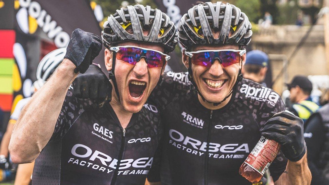 Aleix Expargarò corre in MTB nella Cape Epic