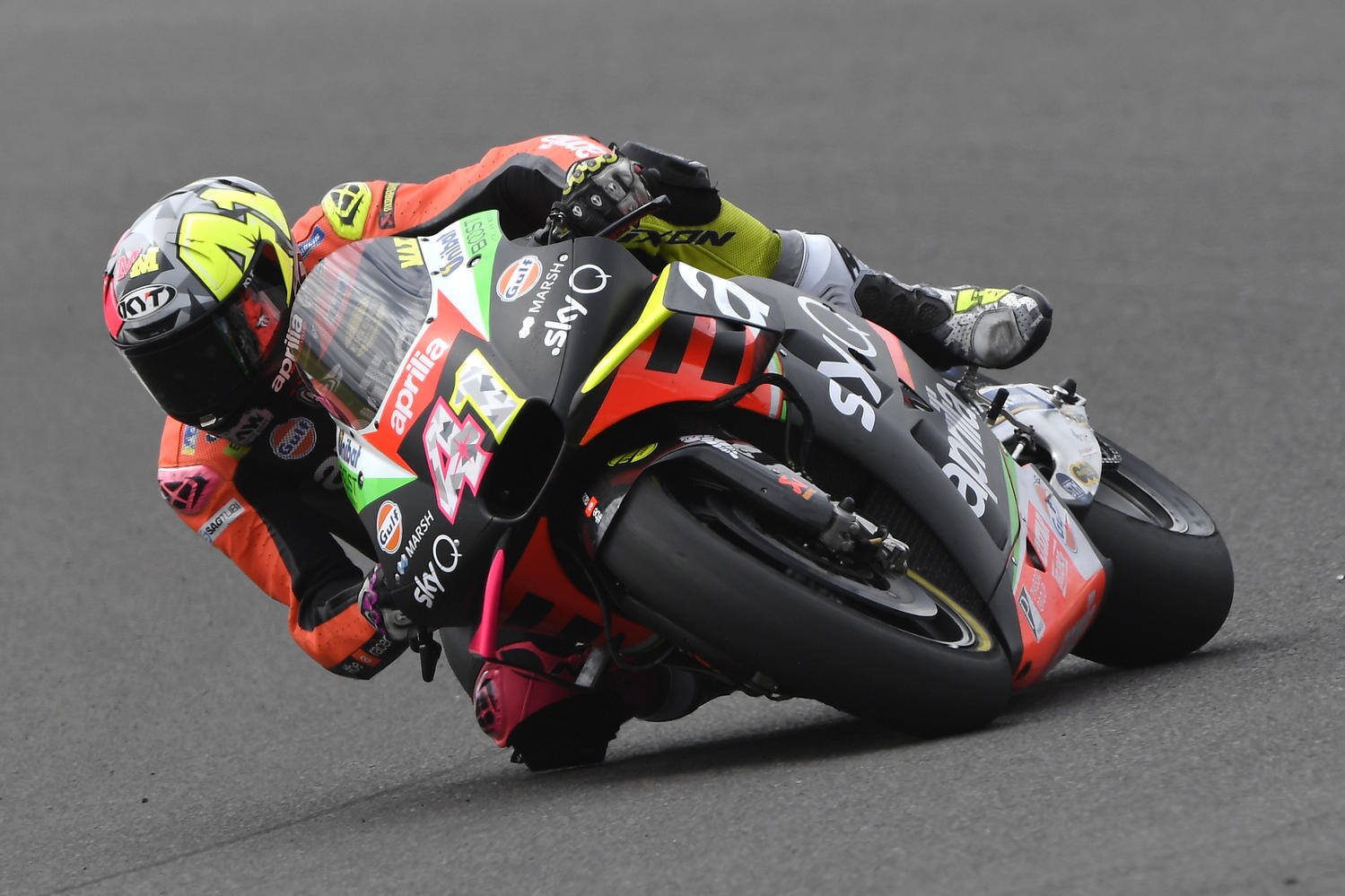 Aprilia divisa a metà: Espargarò sale, Iannone sprofonda