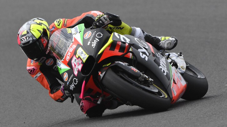 Aprilia divisa a metà: Espargarò sale, Iannone sprofonda