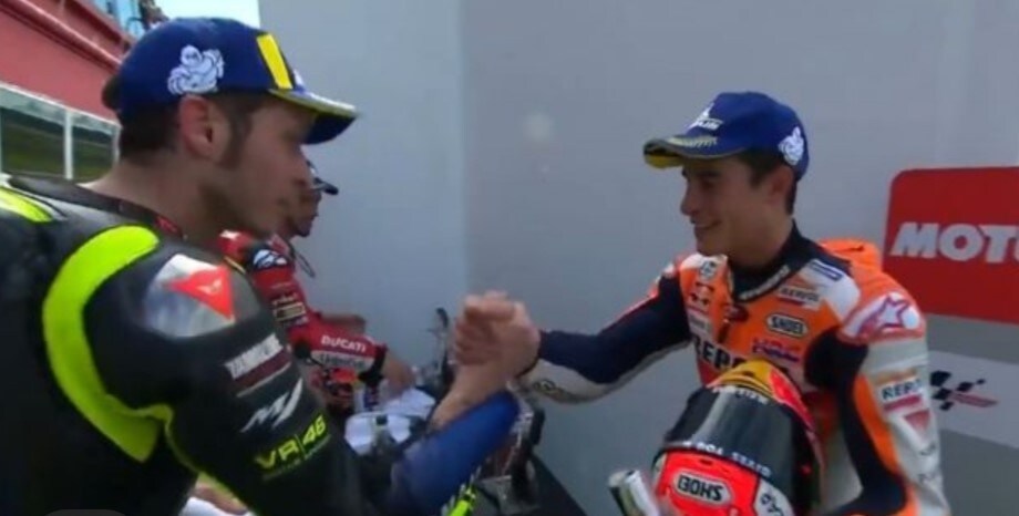 Marquez sulla stretta di mano con Rossi: ”Non me l'aspettavo”