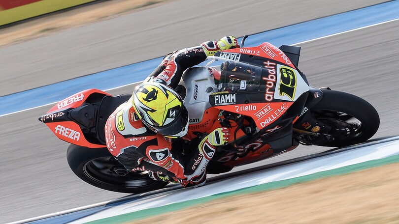 SBK, tagliati 250 giri al motore della Ducati Panigale V4 R