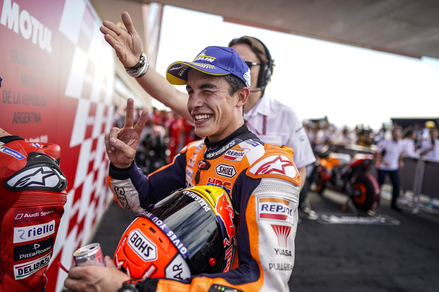 Marquez: "La stretta di mano a Rossi come un bacio al momento giusto”