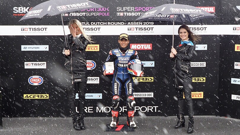 SS300 Assen, Superpole: exploit di Hendra Pratama