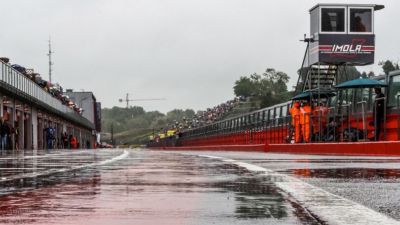 Imola: la pioggia cancella la Superbike e la Supersport 300