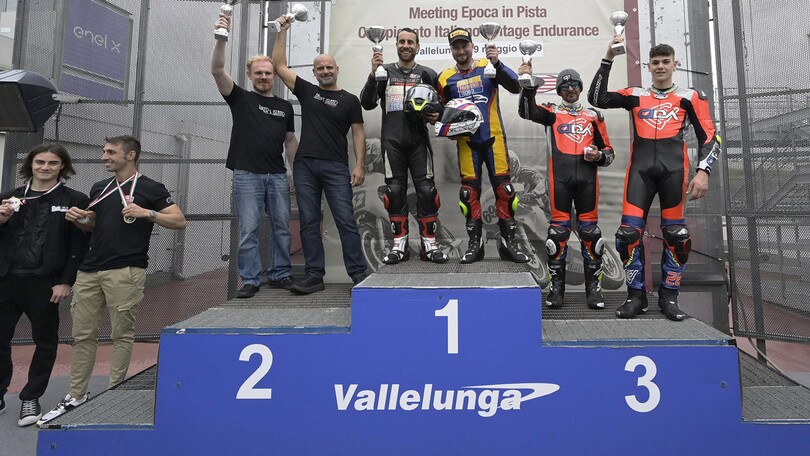 Moto Guzzi Fast Endurance show a Vallelunga