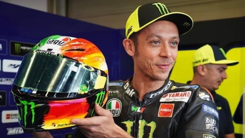 Spunta il tricolore sul casco di Vale per il Mugello - le FOTO