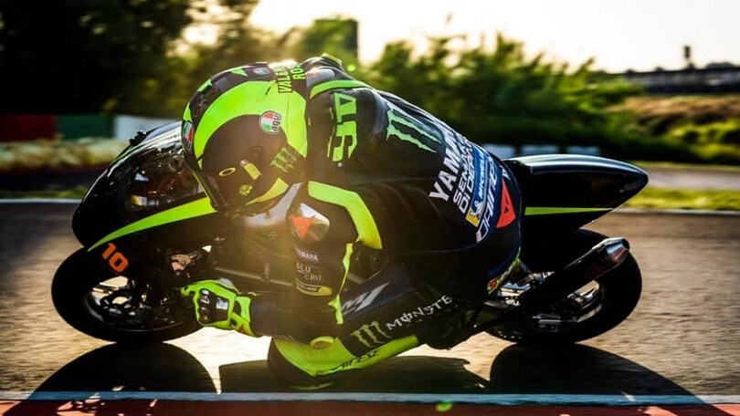 Valentino Rossi in minimoto con Celestino Vietti