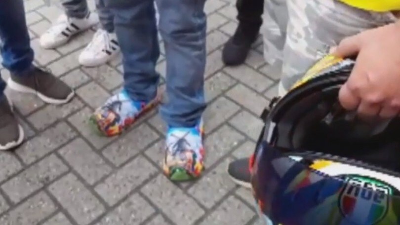 I pittoreschi zoccoli indossati da Petrucci ad Assen - LE FOTO