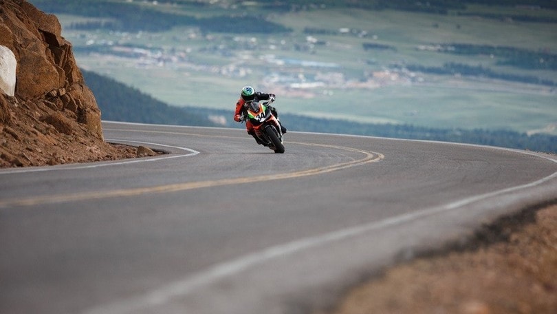 Pikes Peak: i segreti dell'Aprilia Tuono 1100 Factory