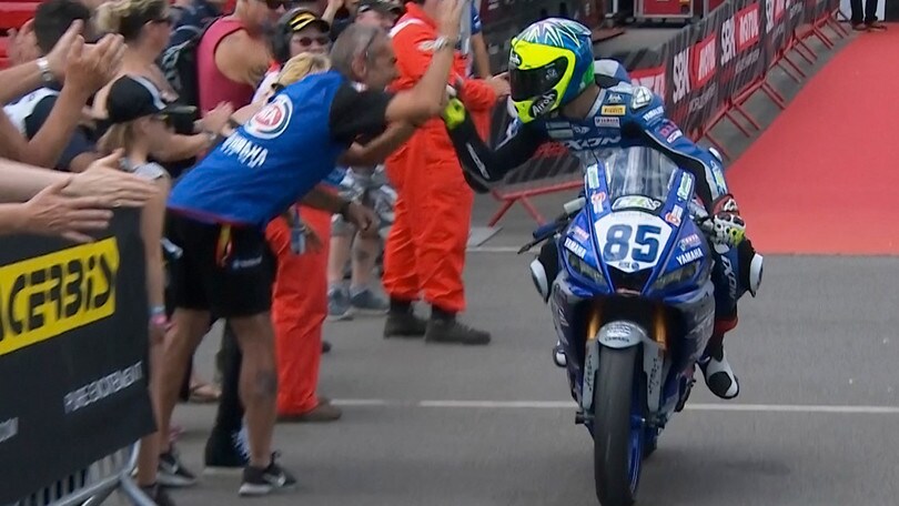 Supersport 300: Sabatucci infila la prima a Donington